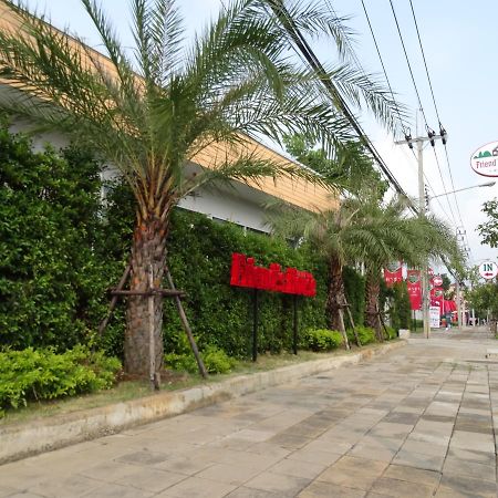 Friend's House Resort Bangkok Exterior foto